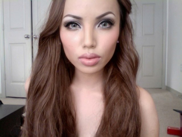 Promise Phan: Make-up Artist that can transform to anyone (Video)