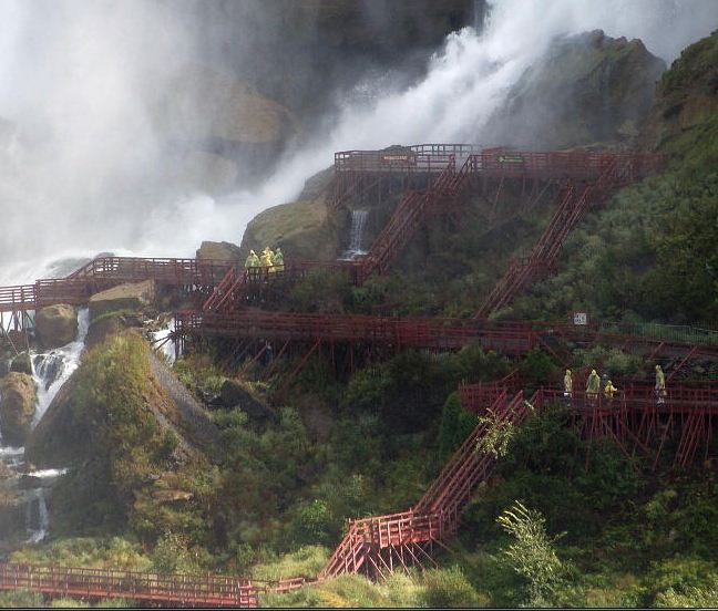 Niagara Falls’ Cave of the Winds closed after rockslide