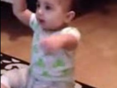 7-Month-Old Baby Dances to ‘Gangnam Style’ (VIDEO)