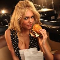 Sports Illustrated cover girl Kate Upton brings on the heat to Carl’s Jr. newest burger ad